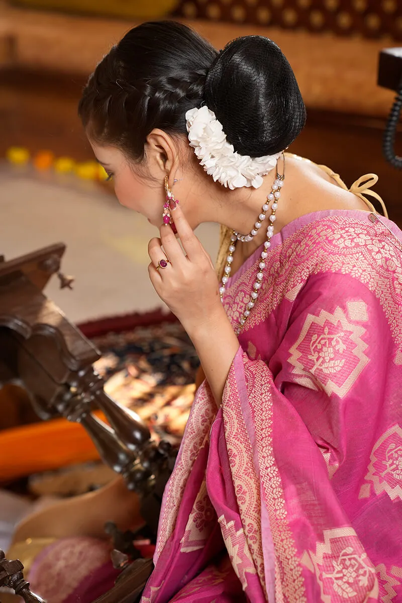 Attractive Dark Pink Linen Silk Saree With Refreshing Blouse Piece